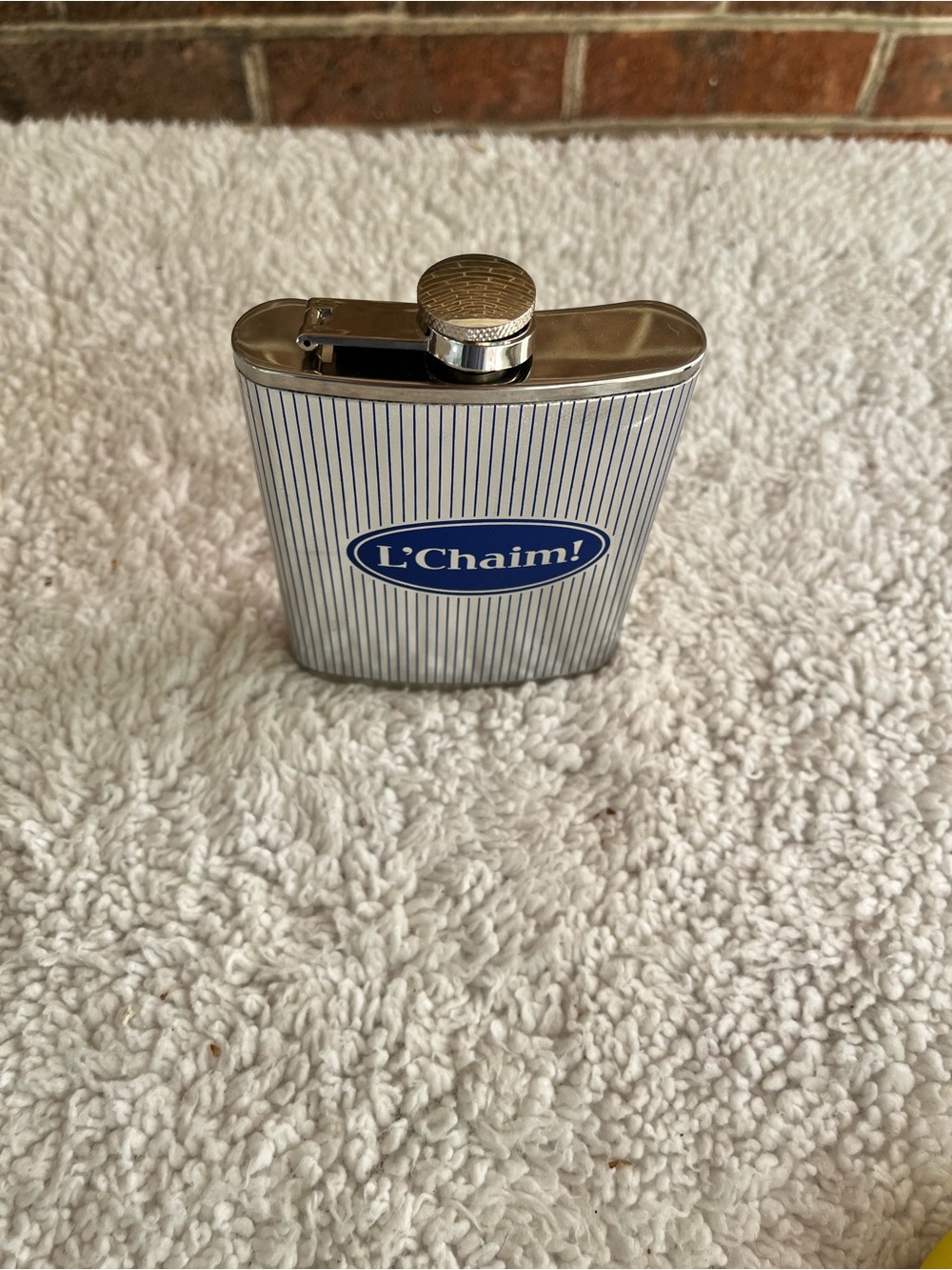 Stainless Steel Hip Flask with Textured Silver Wrap L’Chaim (Jewish for To Life) - Picture 2 of 6